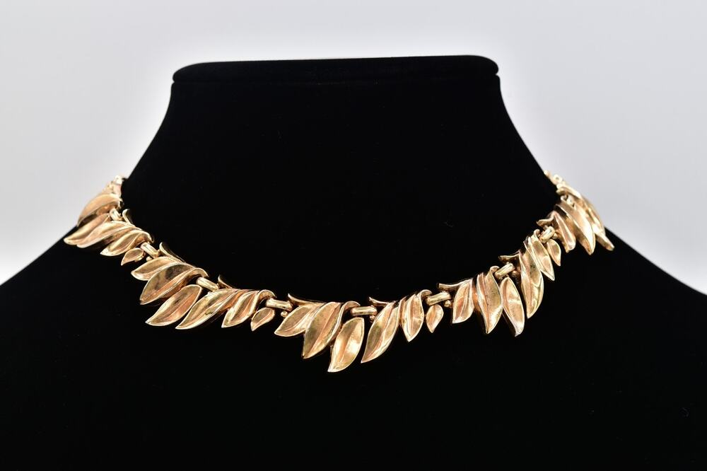 Trifari Vintage Gold Leaf Choker Collar Necklace Mid Century Signed 1960s Bin6A